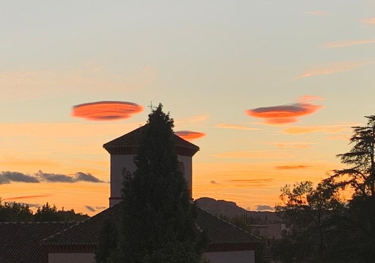 Las nubes con forma de platillo volante que dejaron una impactante estampa en Granada